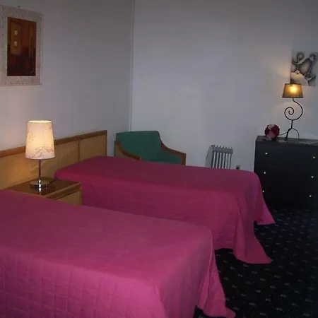 فندق Residencial Caravela 2*